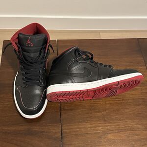 Nike Air Jordan 1 Retro 2015 Mid Black Red 554724-028 Men Size 11